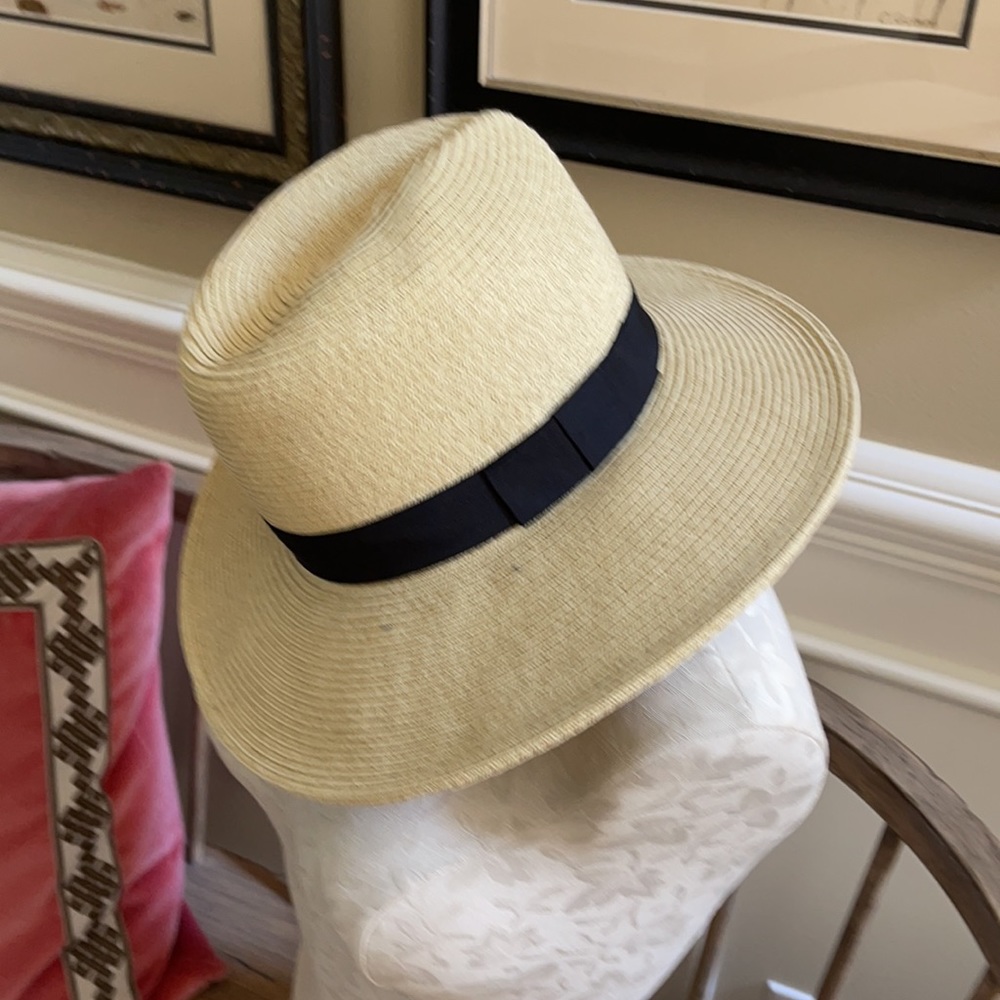 Beautiful straw hat - Picture 2 of 4